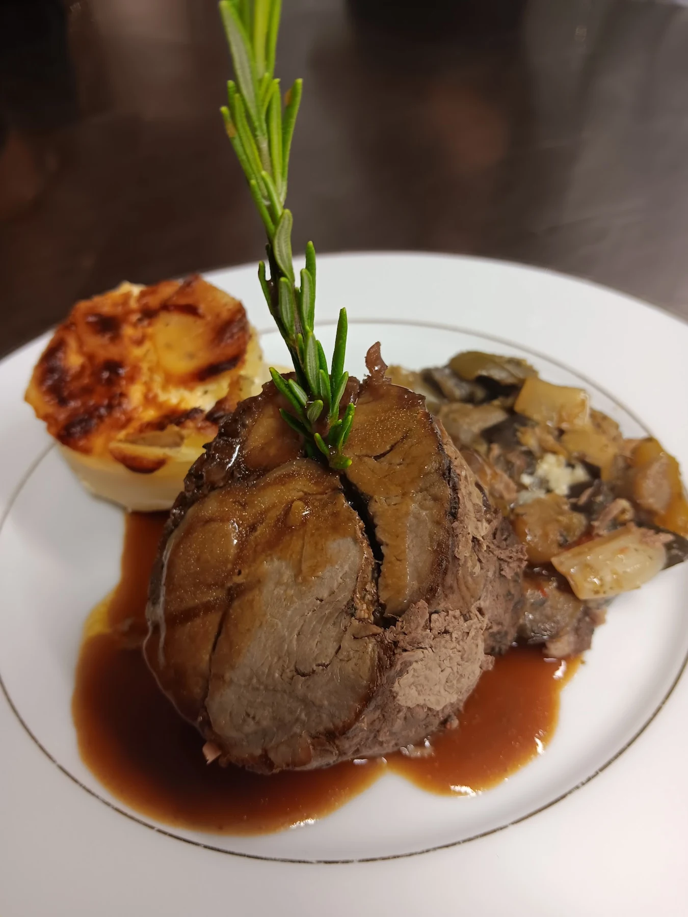 Viande, sauce et gratin (photo Le Bistrot)